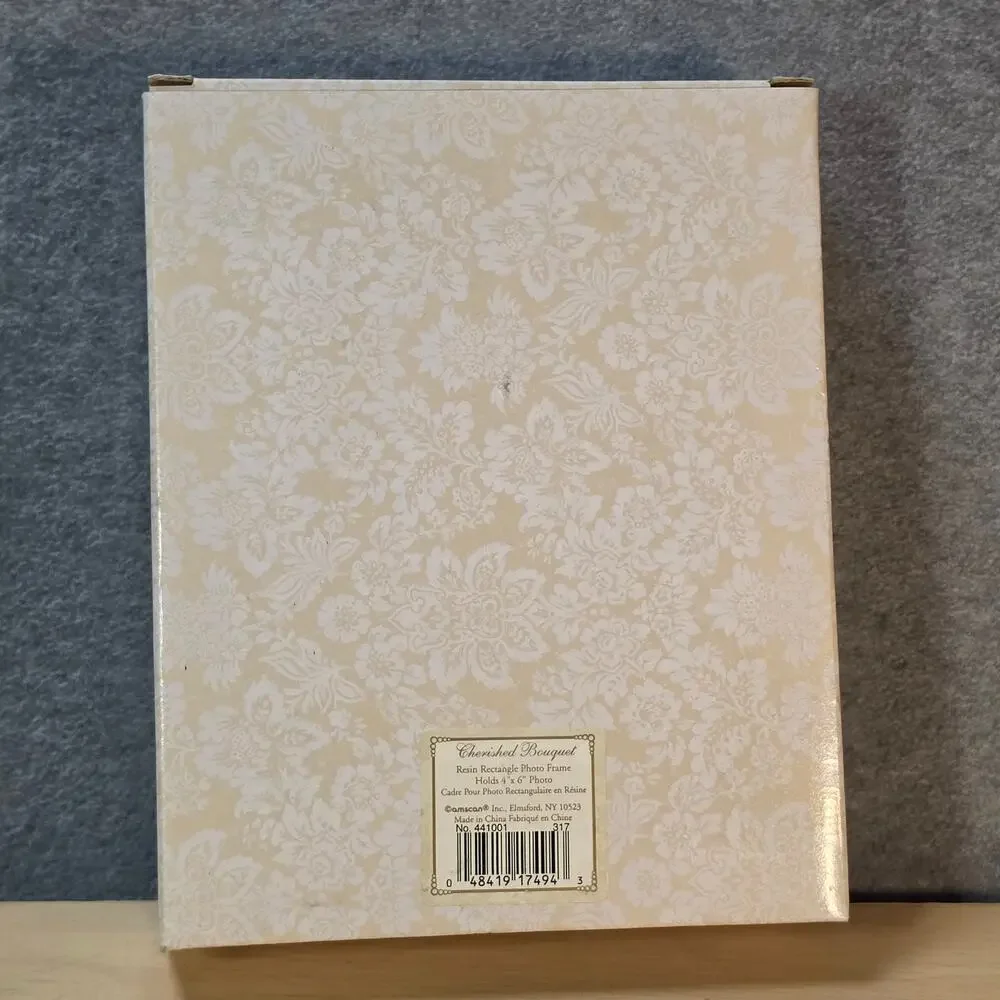 Vintage Elegance by Amscan Cherished Bouquet 4x6 Sculpted Rose Photo Frame